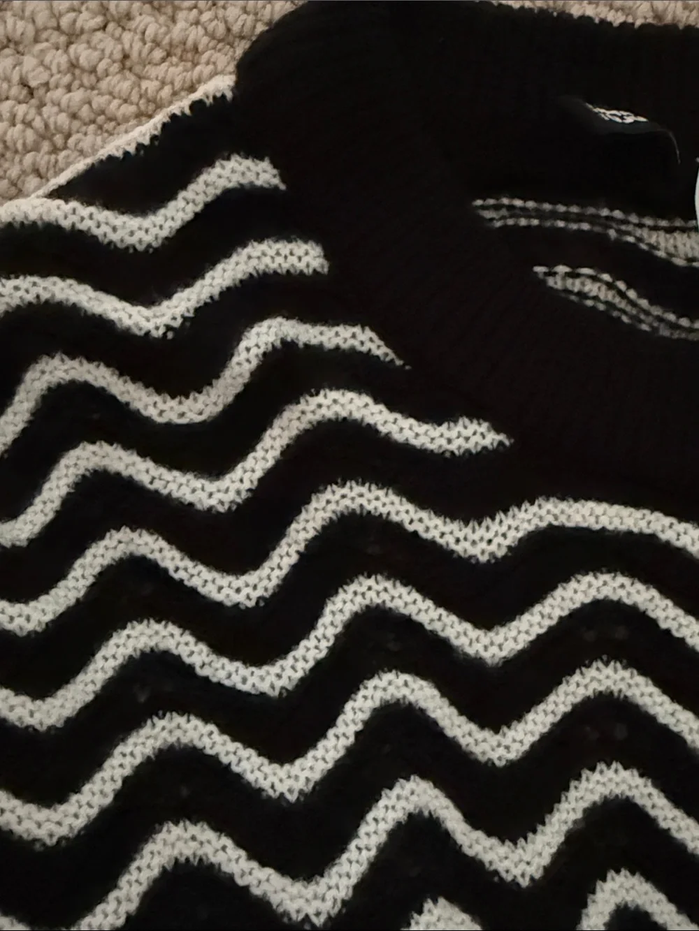Divided by H&M Size Small Women's Black & White Wave Knit Sweater